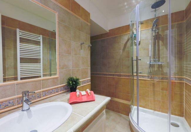 BATHROOM BATHROOM