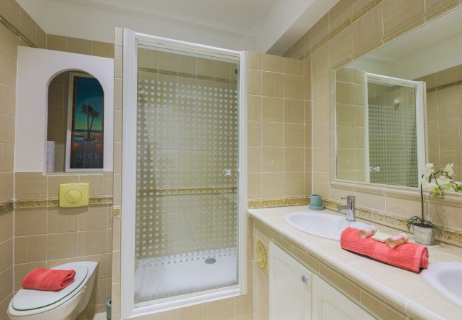 BATHROOM BATHROOM