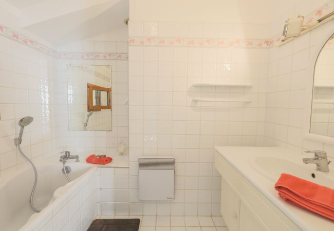 BATHROOM BATHROOM