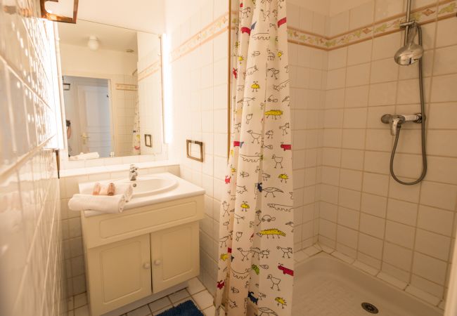 BATHROOM BATHROOM