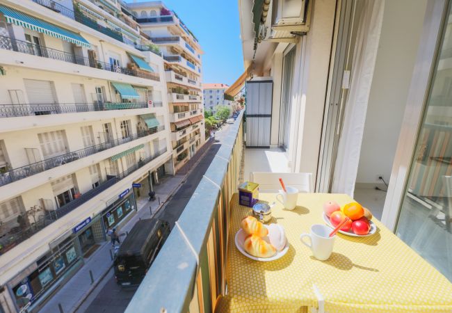 BALCONY BALCONY