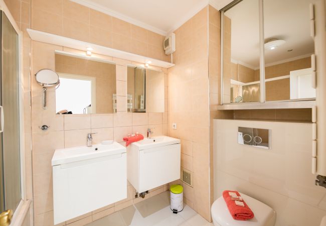 BATHROOM / WC BATHROOM / WC