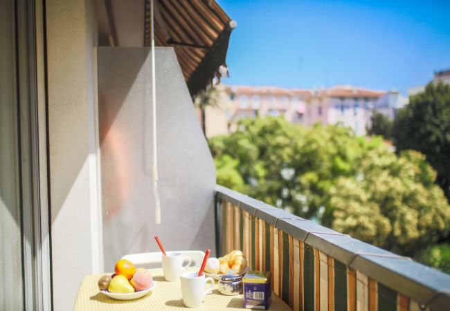 BALCONY BALCONY