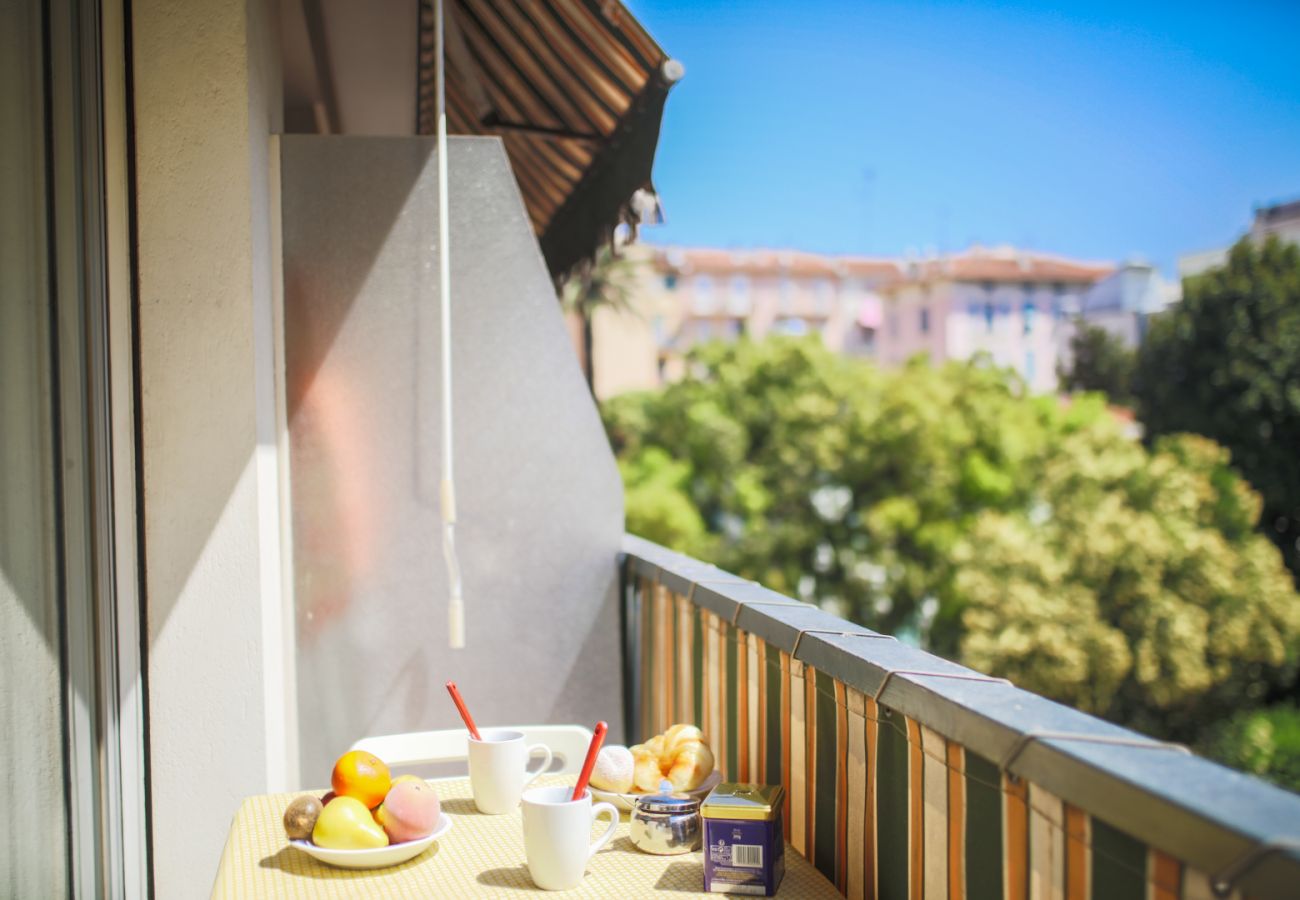 BALCONY BALCONY