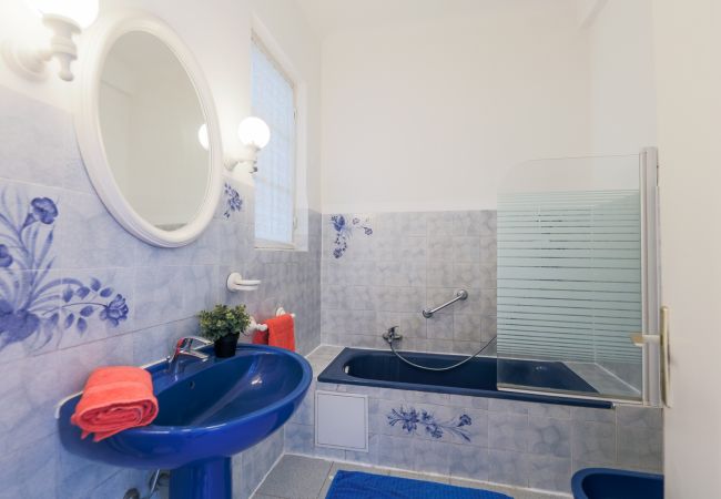 BATHROOM BATHROOM