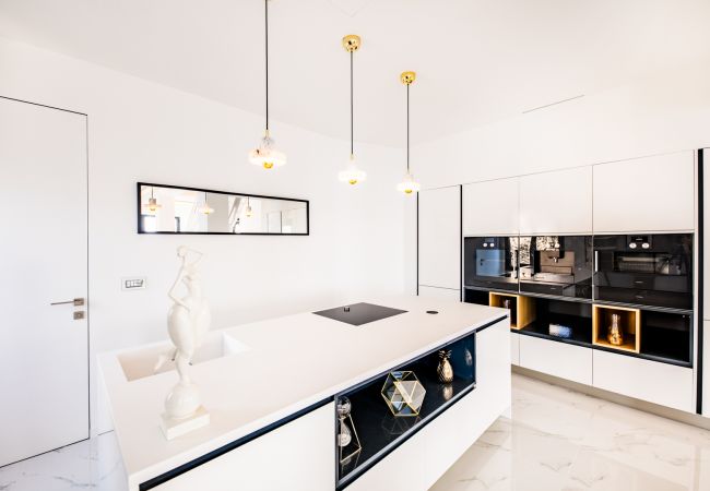KITCHEN KITCHEN