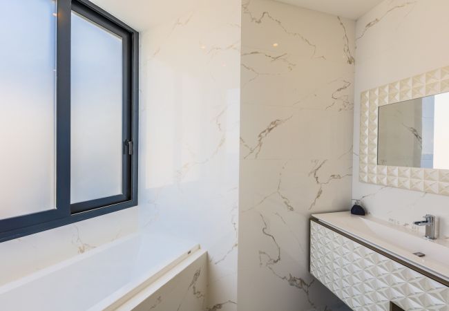 BATHROOM BATHROOM