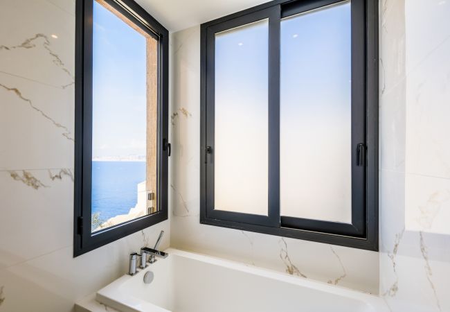 BATHROOM BATHROOM