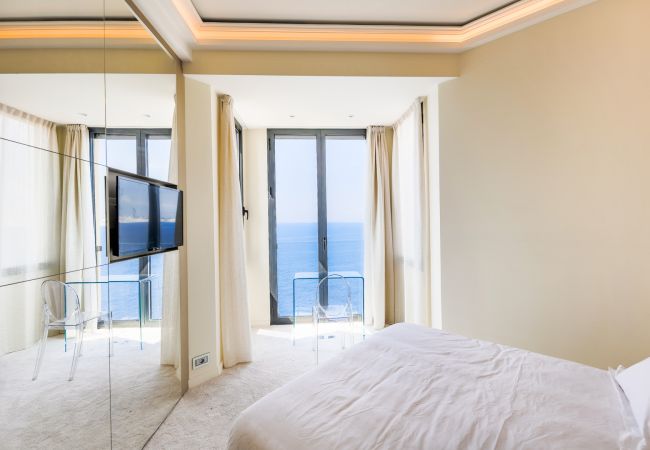 THE BEDROOM THE BEDROOM