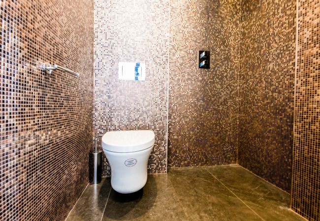 WC WC