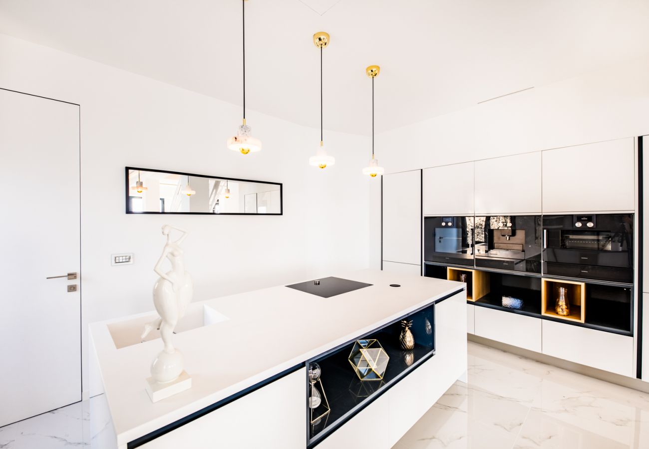 KITCHEN KITCHEN