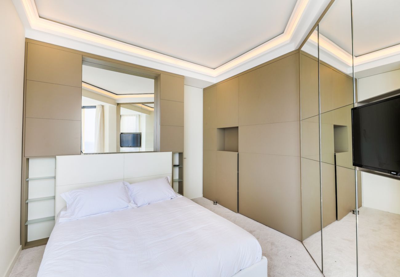 THE BEDROOM THE BEDROOM