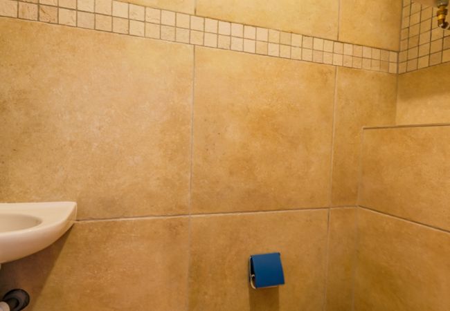 WC WC