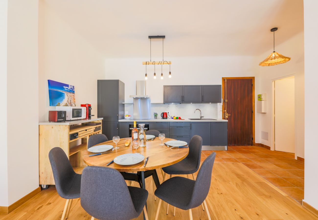 OPEN KITCHEN / DINING ROOM OPEN KITCHEN / DINING ROOM