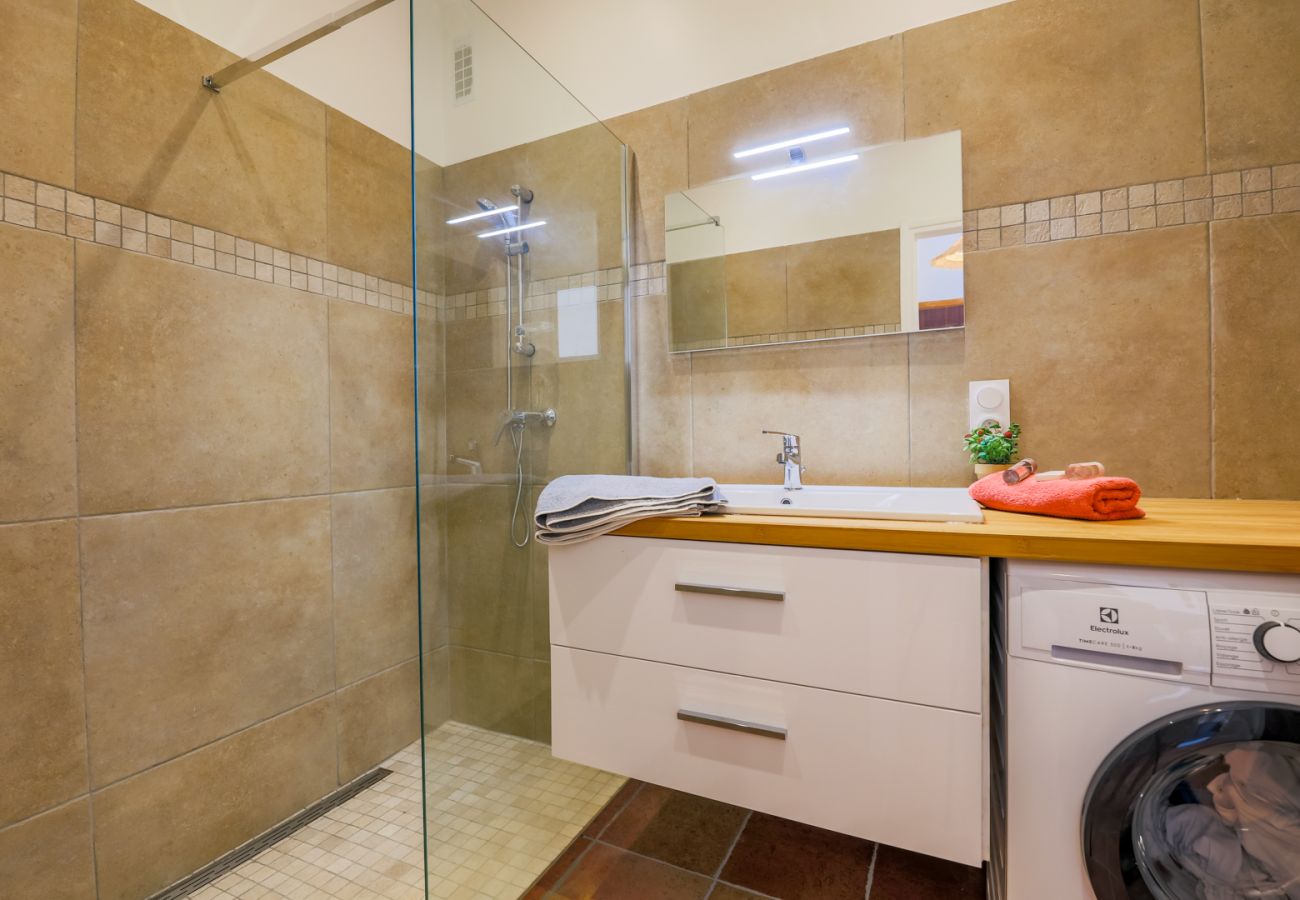 BATHROOM BATHROOM