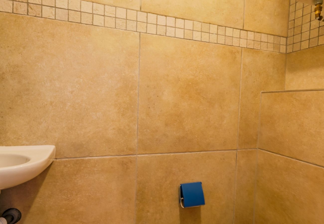 WC WC