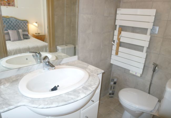 BATHROOM BATHROOM