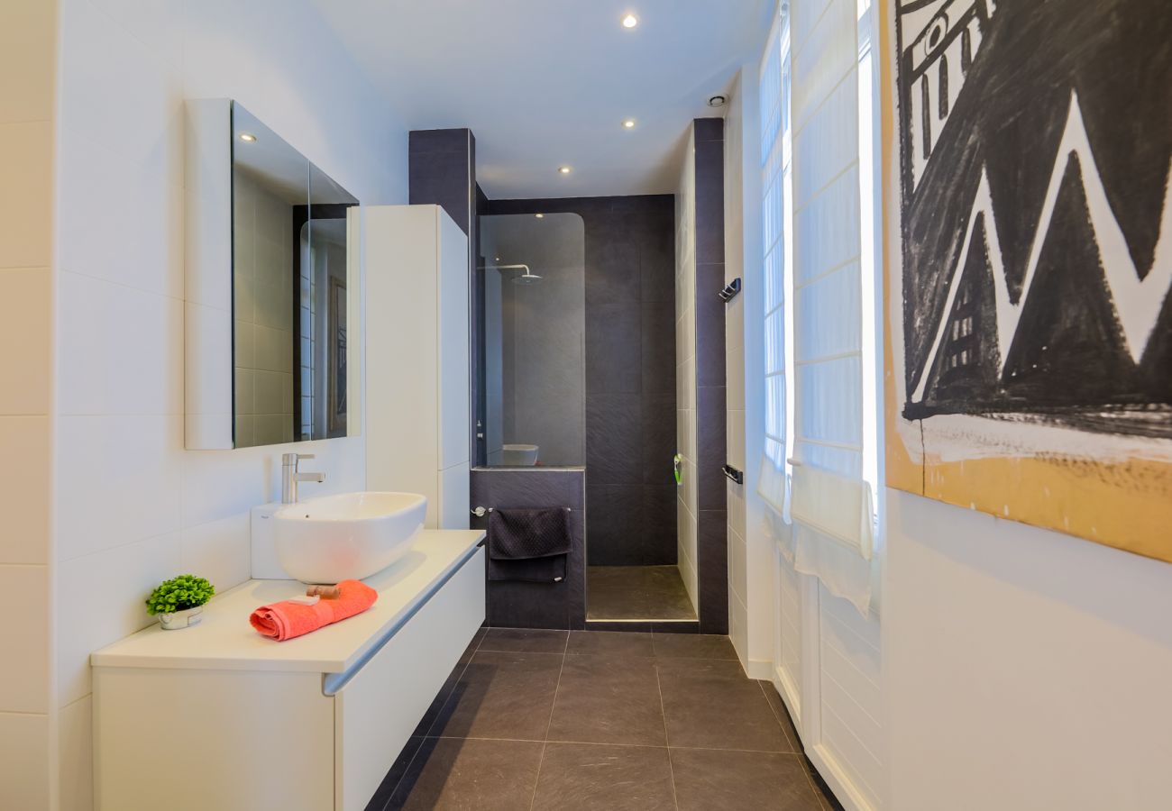 BATHROOM BATHROOM