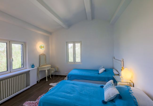 BEDROOM BEDROOM