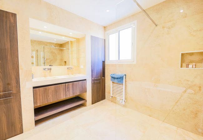 BATHROOM BATHROOM
