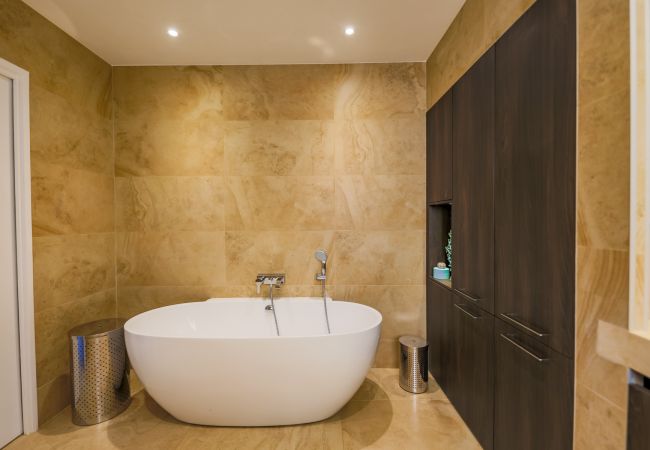 BATHROOM BATHROOM