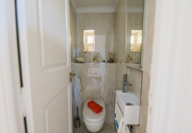 WC WC
