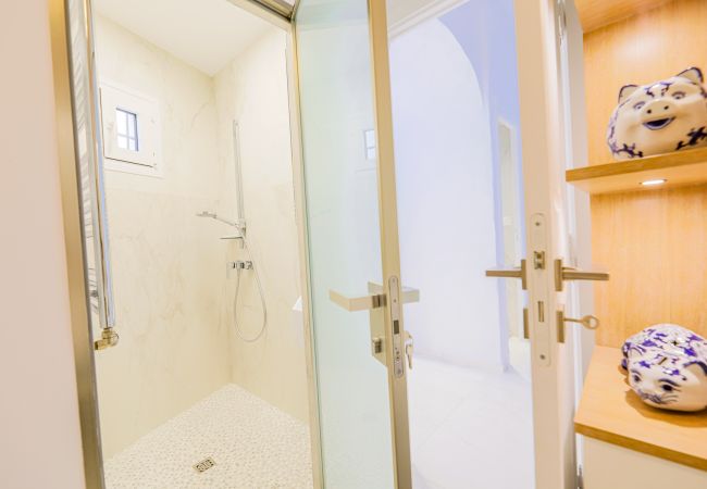 BATHROOM BATHROOM