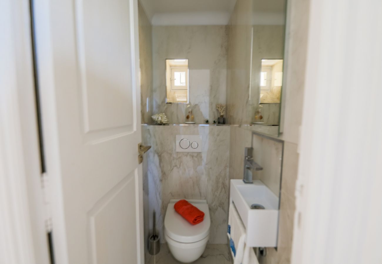 WC WC