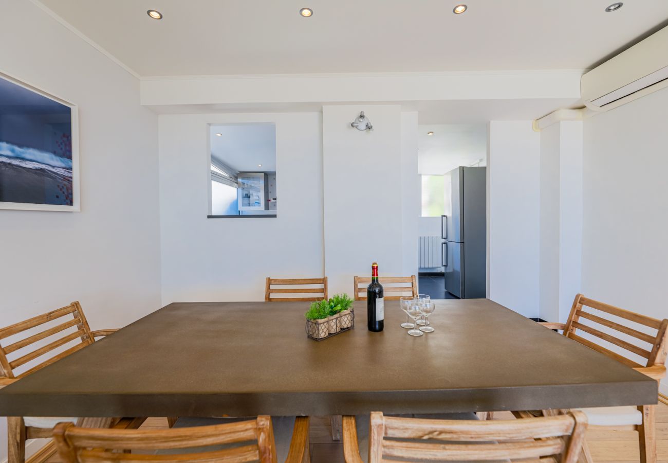 DINING TABLE DINING TABLE