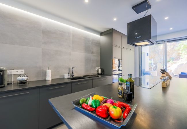 KITCHEN KITCHEN