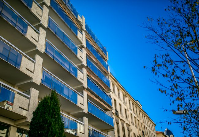 Apartment building Building