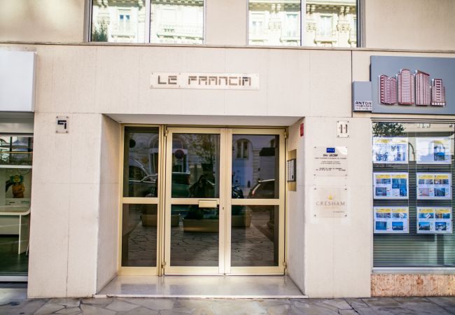 Building Le Francia Building