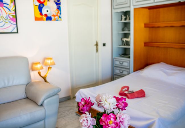 Living room with sleeping Double bed and sofa bed