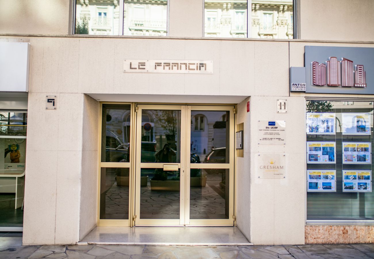 Building Le Francia Building
