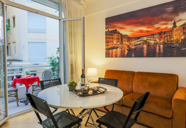 Apartment in Nice - Square Meyerbeer, Superb Apartment with terrace, close to the sea by RIVIERA HOLIDAY HOME9 Apartment in Nice - Square Meyerbeer, Superb Apartment with terrace, close to the sea by RIVIERA HOLIDAY HOME9