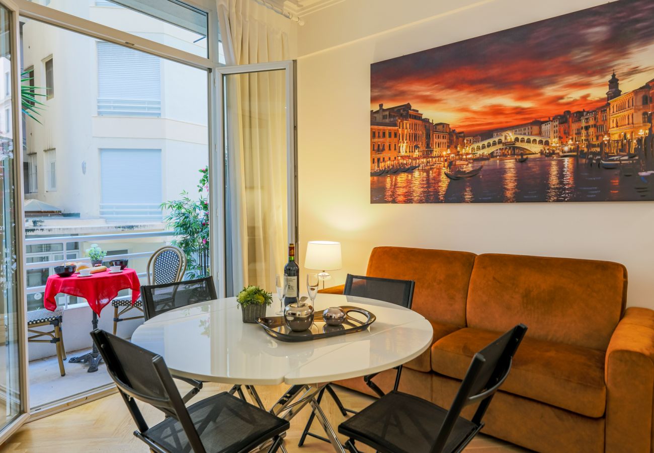 Apartment in Nice - Square Meyerbeer, Superb Apartment with terrace, close to the sea by RIVIERA HOLIDAY HOME9 Apartment in Nice - Square Meyerbeer, Superb Apartment with terrace, close to the sea by RIVIERA HOLIDAY HOME9