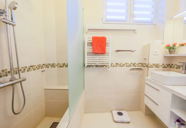 BATHROOM WITH ITALIAN SHOWER BATHROOM WITH ITALIAN SHOWER