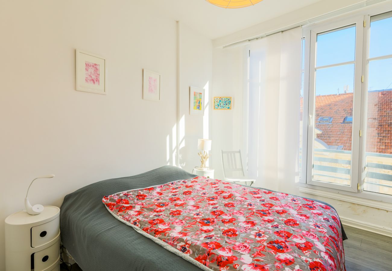 THE BEDROOM FOR 2 PEOPLE THE BEDROOM FOR 2 PEOPLE