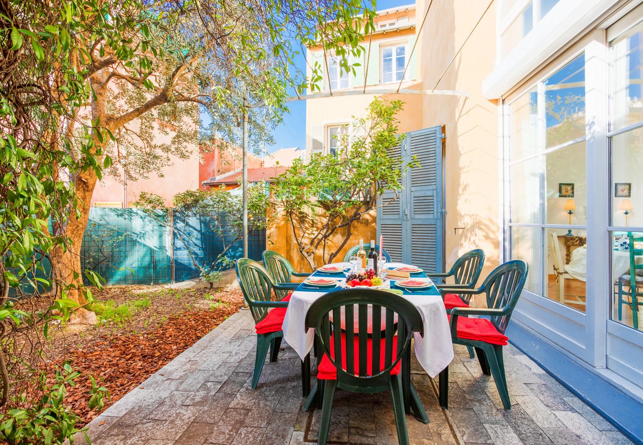 Апартаменты на Ницца / Nice - LE JARDIN SEGURANE, Très bel appartement en duplex avec terrasse et jardin by RIVIERA HOLIDAY HOMES