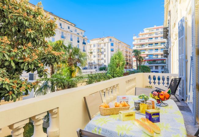 Апартаменты на Ницца / Nice - Appartement Via Italia avec terrasse dans le centre ville by Riviera Holiday Homes