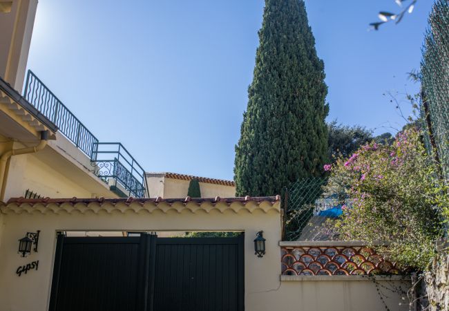 Апартаменты на Villefranche-sur-Mer - LA MALMAISON , Avec Terrasse vue sur mer by RIVIERA HOLIDAY HOMES Апартаменты на Villefranche-sur-Mer - LA MALMAISON , Avec Terrasse vue sur mer by RIVIERA HOLIDAY HOMES