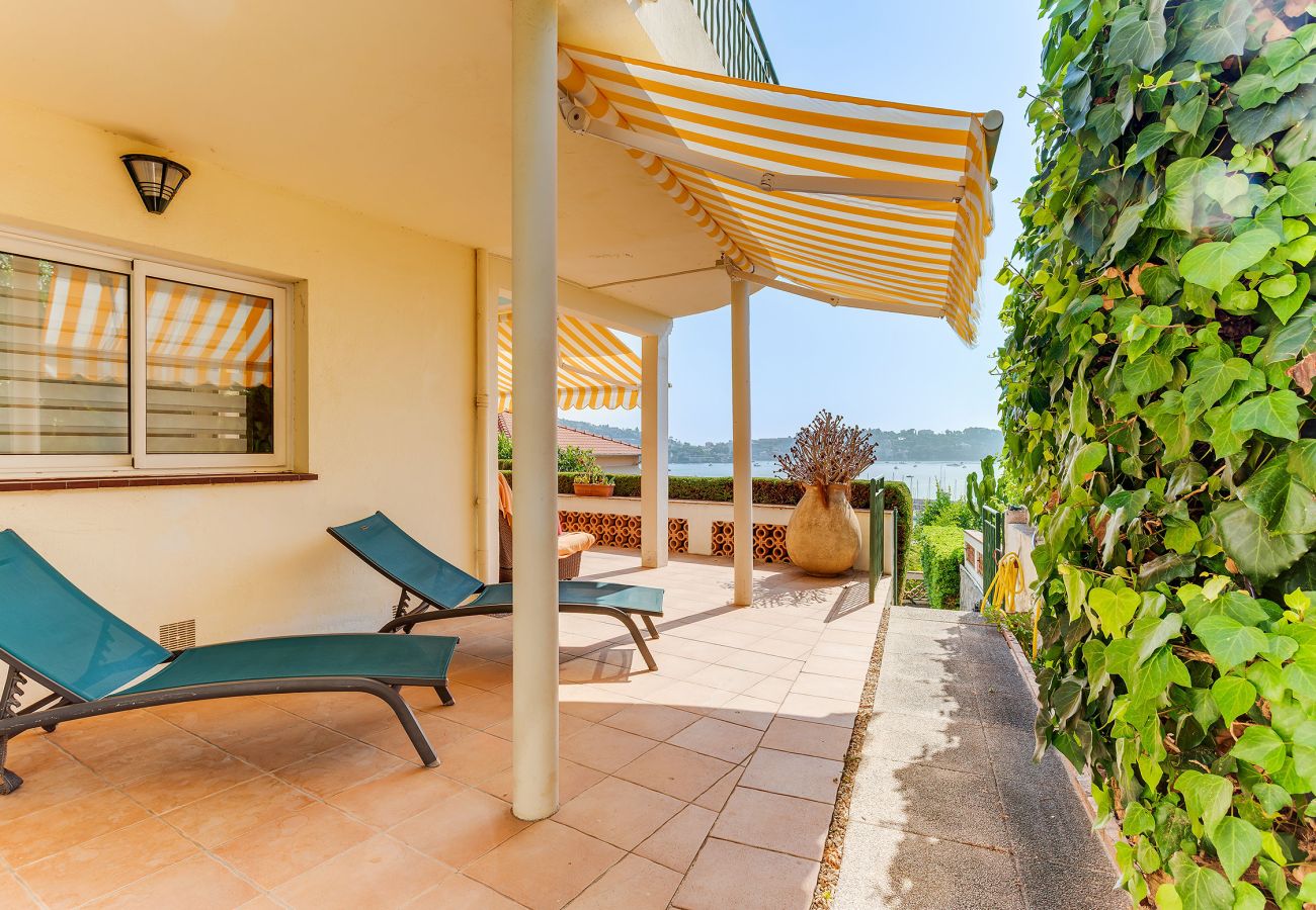 Апартаменты на Вильфранш-сюр-Мер - LA MALMAISON , Avec Terrasse vue sur mer by RIVIERA HOLIDAY HOMES