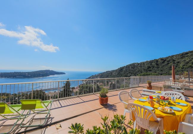  на Villefranche-sur-Mer - LE CALIFORNIA, Magnifique appartement, terrasse avec piscine, vue sur mer  by RIVIERA HOLIDAY HOMES