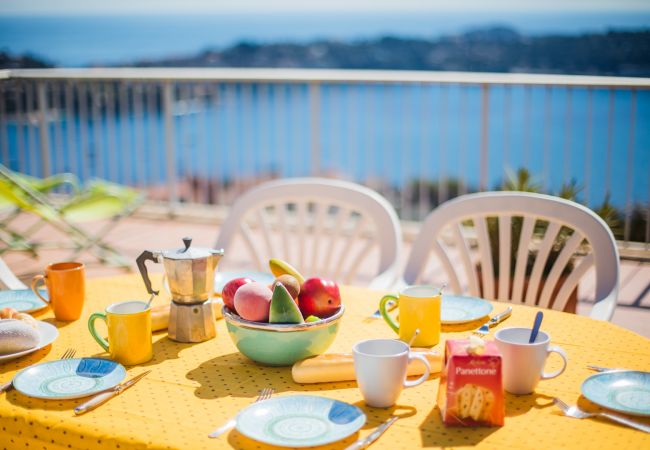 Апартаменты на Вильфранш-сюр-Мер - LE CALIFORNIA, Magnifique appartement, terrasse avec piscine, vue sur mer  by RIVIERA HOLIDAY HOMES