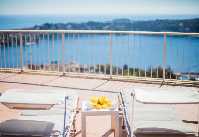 Апартаменты на Villefranche-sur-Mer - LE CALIFORNIA, Magnifique appartement, terrasse avec piscine, vue sur mer  by RIVIERA HOLIDAY HOMES Апартаменты на Villefranche-sur-Mer - LE CALIFORNIA, Magnifique appartement, terrasse avec piscine, vue sur mer  by RIVIERA HOLIDAY HOMES