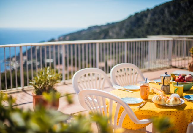 Апартаменты на Villefranche-sur-Mer - LE CALIFORNIA, Magnifique appartement, terrasse avec piscine, vue sur mer  by RIVIERA HOLIDAY HOMES Апартаменты на Villefranche-sur-Mer - LE CALIFORNIA, Magnifique appartement, terrasse avec piscine, vue sur mer  by RIVIERA HOLIDAY HOMES