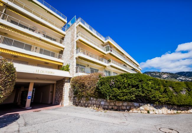 Апартаменты на Villefranche-sur-Mer - LE CALIFORNIA, Magnifique appartement, terrasse avec piscine, vue sur mer  by RIVIERA HOLIDAY HOMES Апартаменты на Villefranche-sur-Mer - LE CALIFORNIA, Magnifique appartement, terrasse avec piscine, vue sur mer  by RIVIERA HOLIDAY HOMES