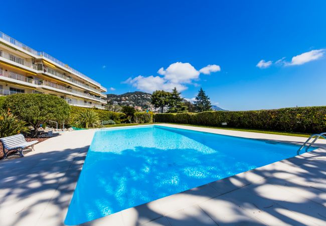 Апартаменты на Villefranche-sur-Mer - LE CALIFORNIA, Magnifique appartement, terrasse avec piscine, vue sur mer  by RIVIERA HOLIDAY HOMES Апартаменты на Villefranche-sur-Mer - LE CALIFORNIA, Magnifique appartement, terrasse avec piscine, vue sur mer  by RIVIERA HOLIDAY HOMES