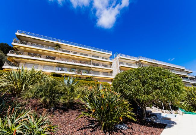 Апартаменты на Villefranche-sur-Mer - LE CALIFORNIA, Magnifique appartement, terrasse avec piscine, vue sur mer  by RIVIERA HOLIDAY HOMES Апартаменты на Villefranche-sur-Mer - LE CALIFORNIA, Magnifique appartement, terrasse avec piscine, vue sur mer  by RIVIERA HOLIDAY HOMES