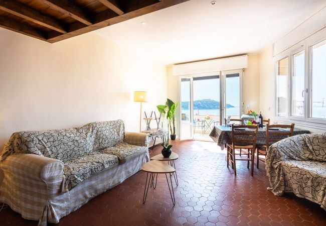 Квартира-студия на Villefranche-sur-Mer - LE BELVEDERE ,Très bel appartement avec sa terrasse, vue Mer by RIVIERA HOLIDAY HOMES Квартира-студия на Villefranche-sur-Mer - LE BELVEDERE ,Très bel appartement avec sa terrasse, vue Mer by RIVIERA HOLIDAY HOMES